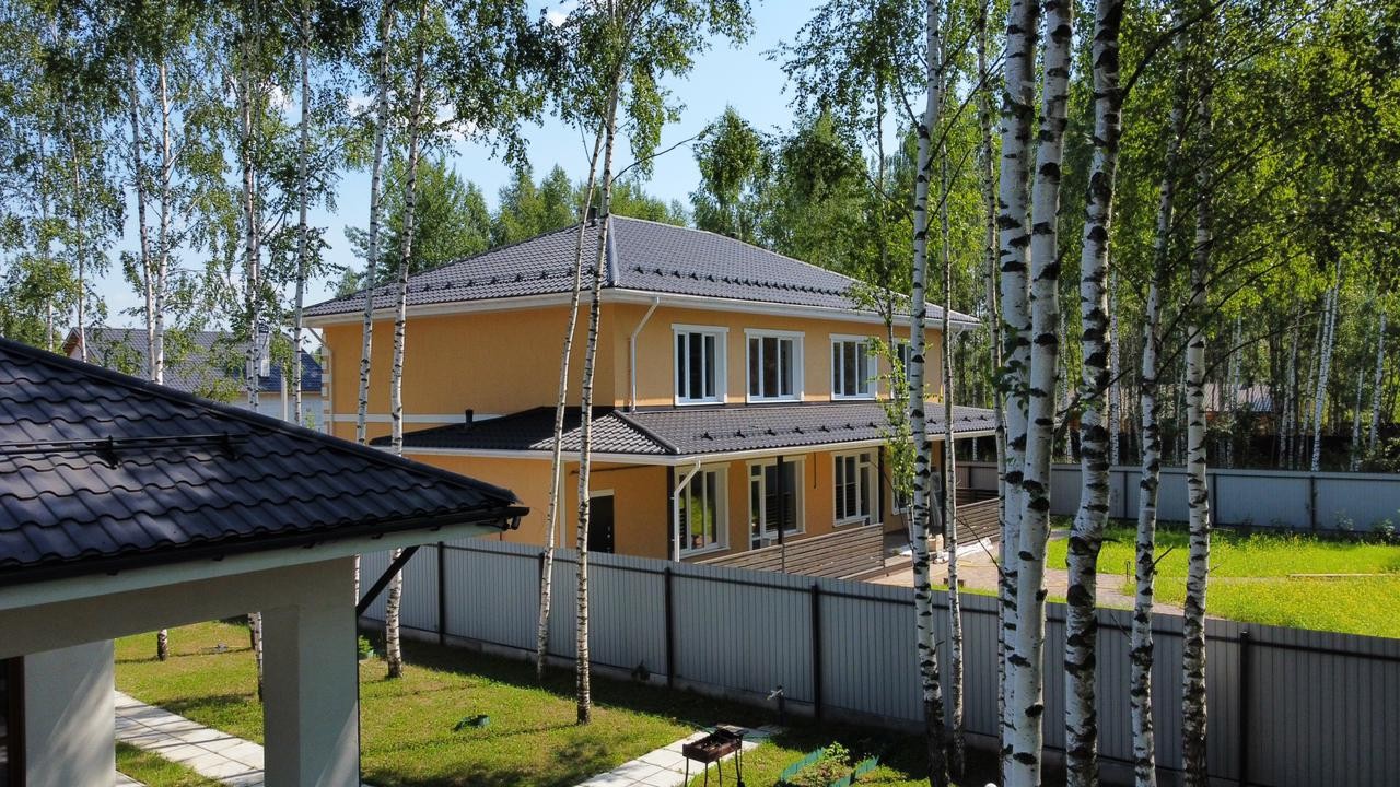 Строительство дома на две семьи в Москве и Московской области. Заказать строительство дома под ключ на 2 семьи Москва.